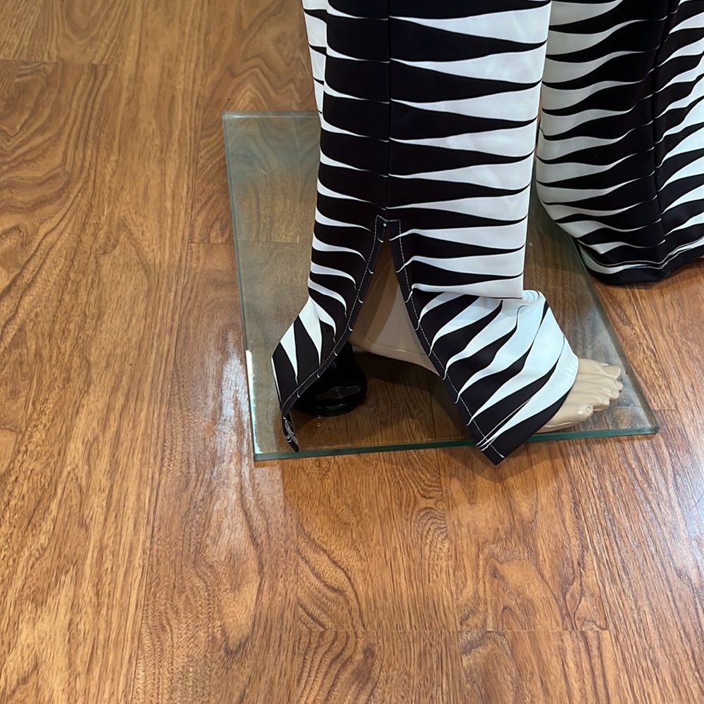 Akira Fun Zebra Print Pants With Slit At Cuff Bottom XL - Picture 4 of 9